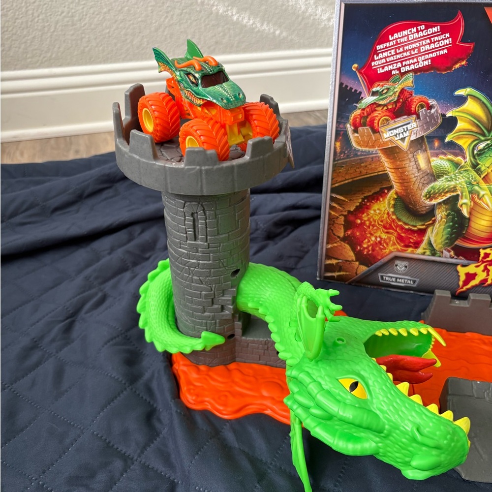 Monster Jam Dragon Playset and red Stunt dial playset - Picture 8 of 13